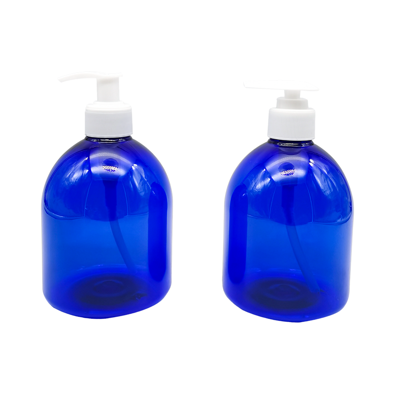 Flacone blu disinfettante per le mani